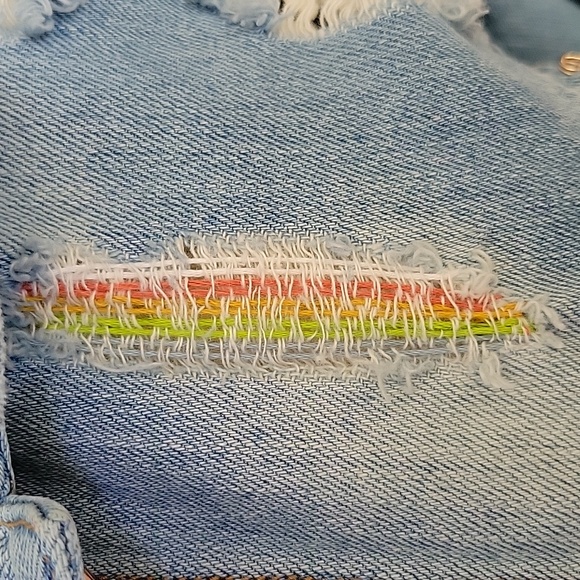 Upcycled art!!!  Hand embroidered distressed denim jacket XXL with patches - Picture 11 of 16